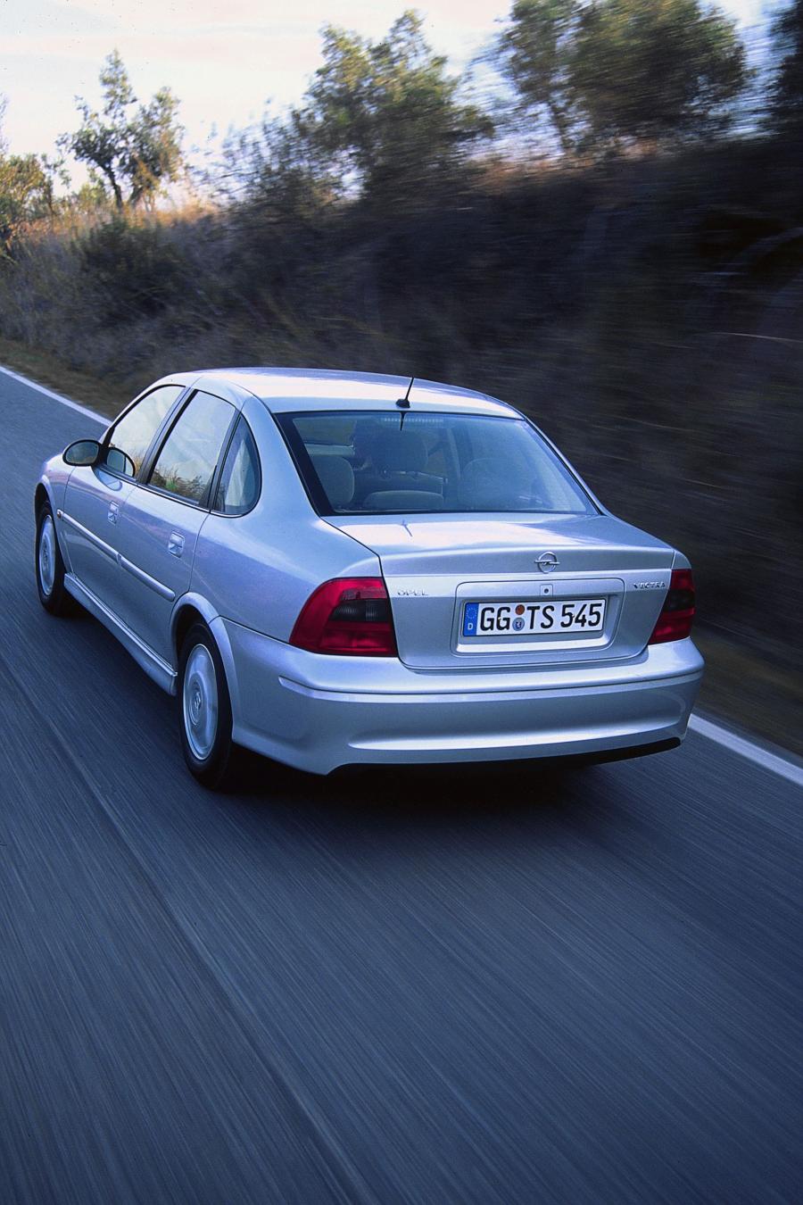  Opel Vectra Sedan (B) 1999 года  (фото 21 из 31)
